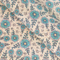 Élégance botanique : motif floral bleu sarcelle et vert sur un support en liège