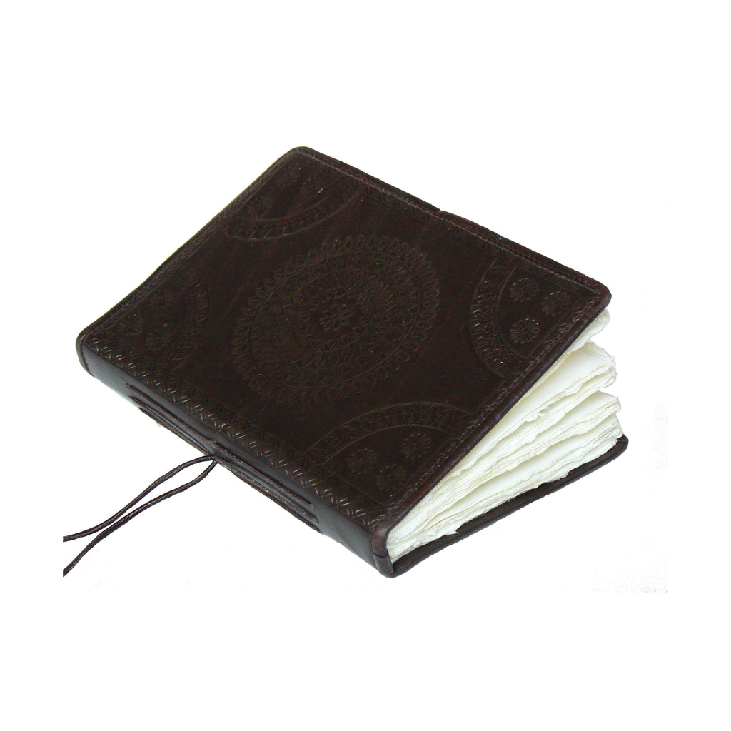 Carnet de voyage en cuir – Papier parchemin artisanal