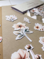 Autocollants « Fleurs beiges avec feuille dorée »