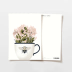 Carte tasse avec fleurs roses et abeille