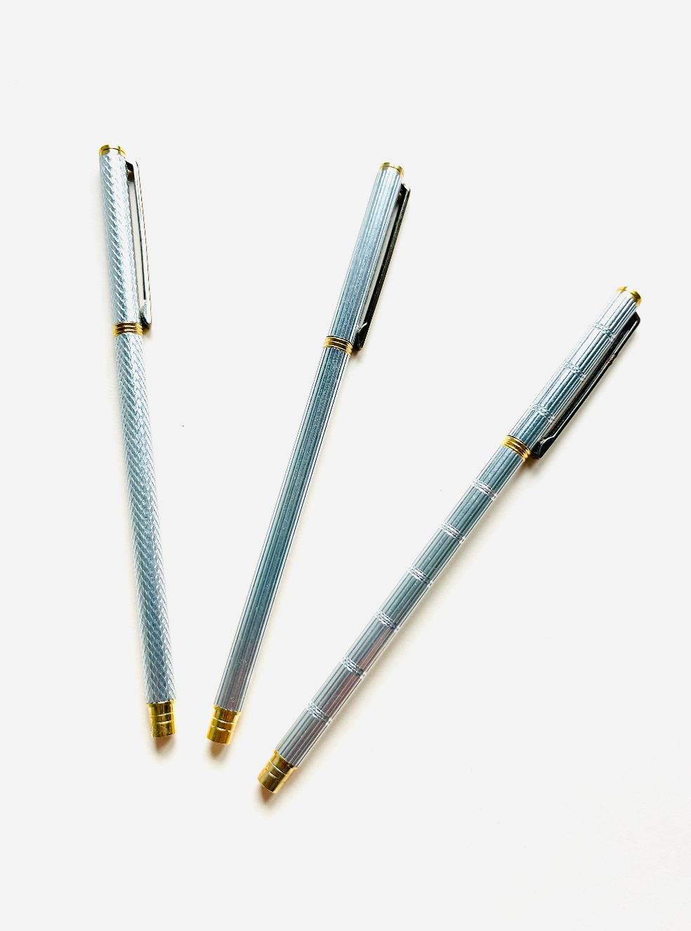 STYLO-BILLE ÉCAILLES ARGENTÉES