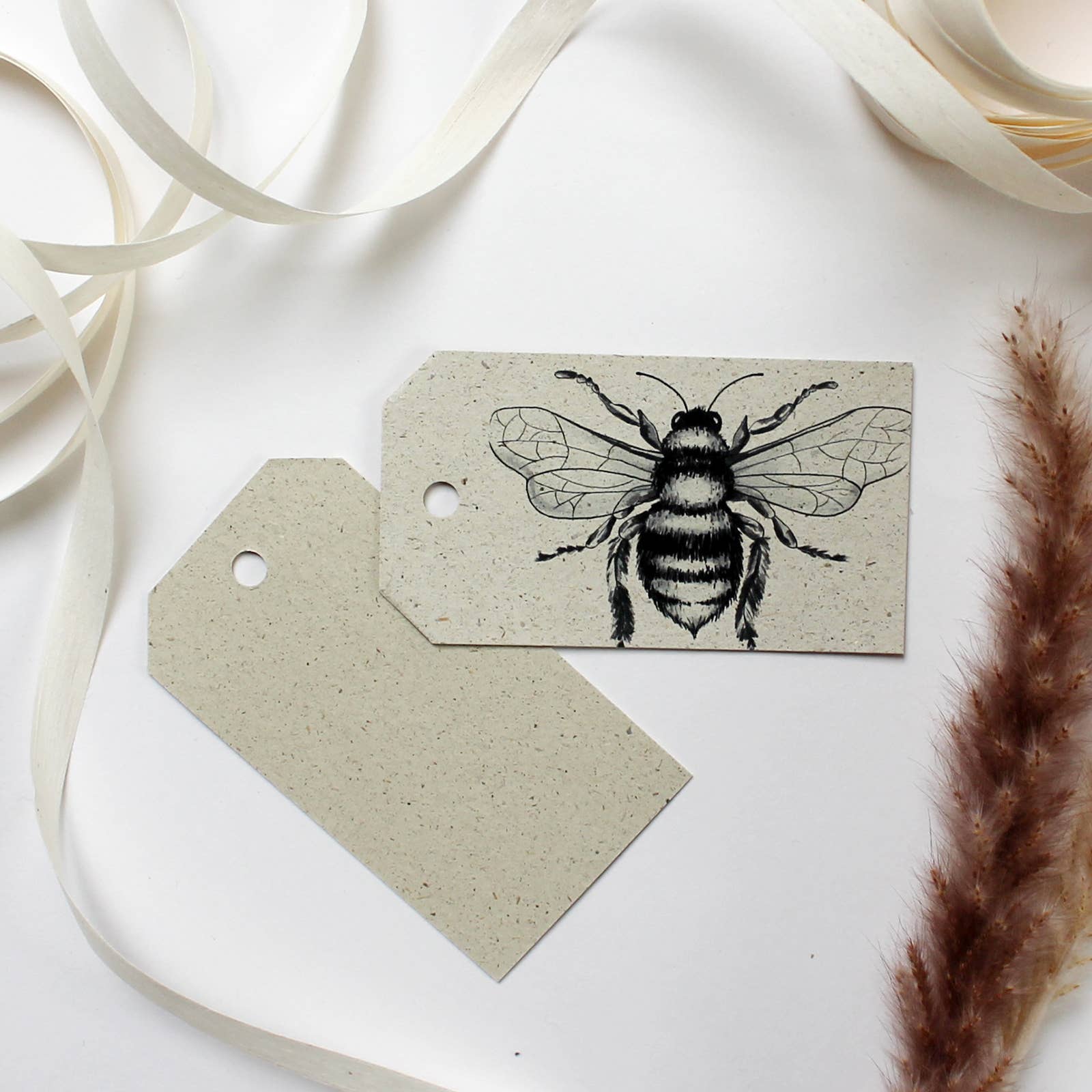 Étiquettes cadeaux en papier abeille