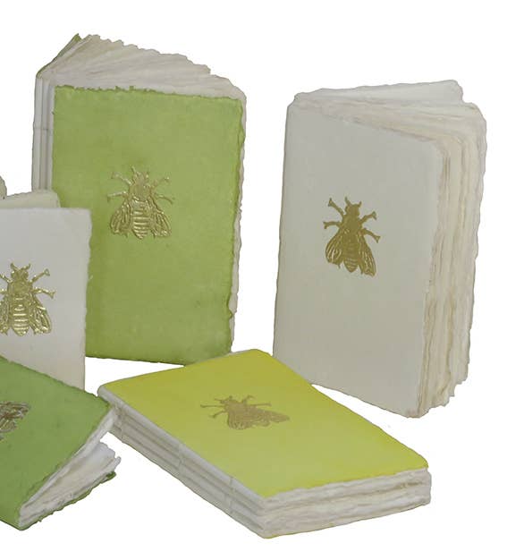Carnet en papier parchemin – Abeille dorée