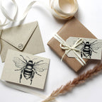 Étiquettes cadeaux en papier abeille