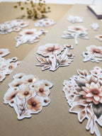 Autocollants « Fleurs beiges avec feuille dorée »