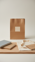 Sac librairie kraft avec étiquette marque
