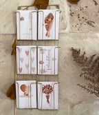 Carte "Fille au bouquet"