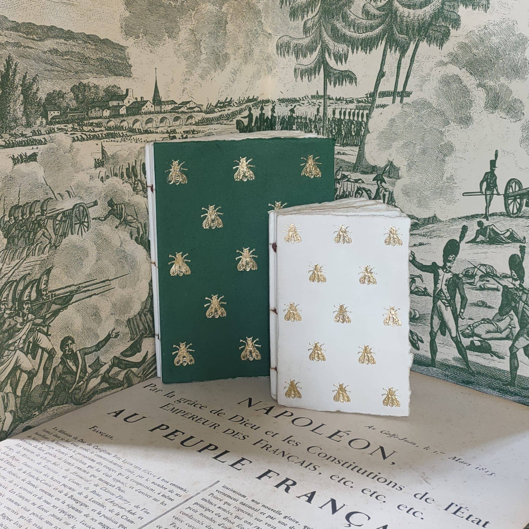 Carnet en papier parchemin – Abeilles dorées