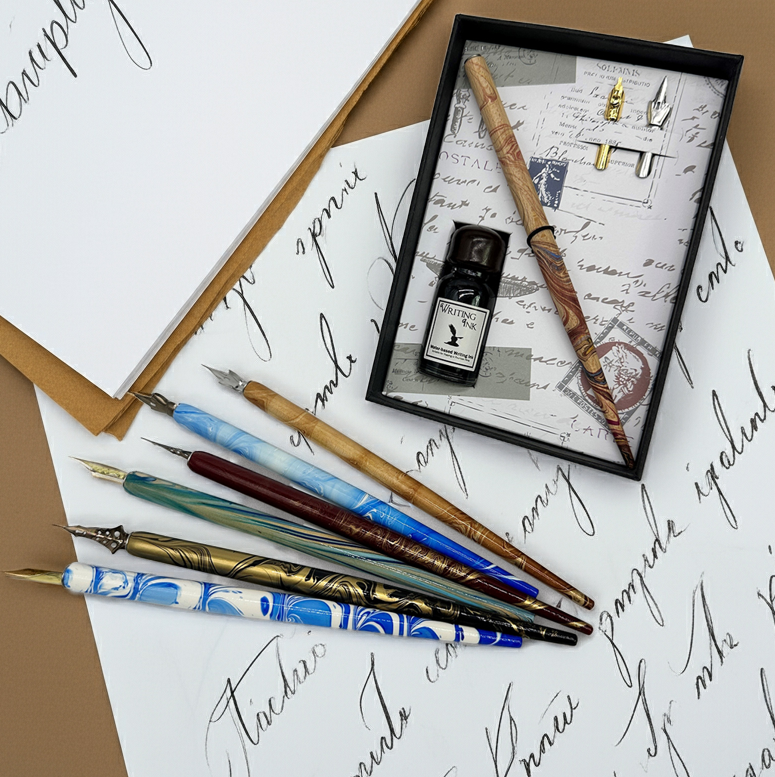 Kit pour calligraphie avec plume, encre et porte-plume en bois