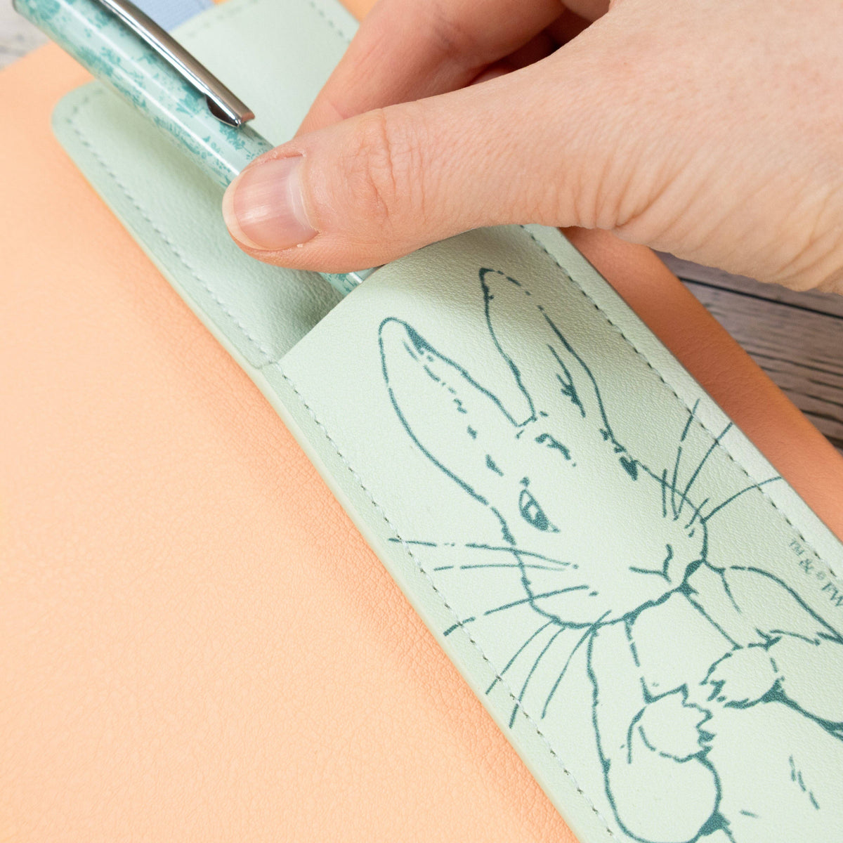 Coffret cadeau stylo‑bille et pochette à stylos Peter Rabbit