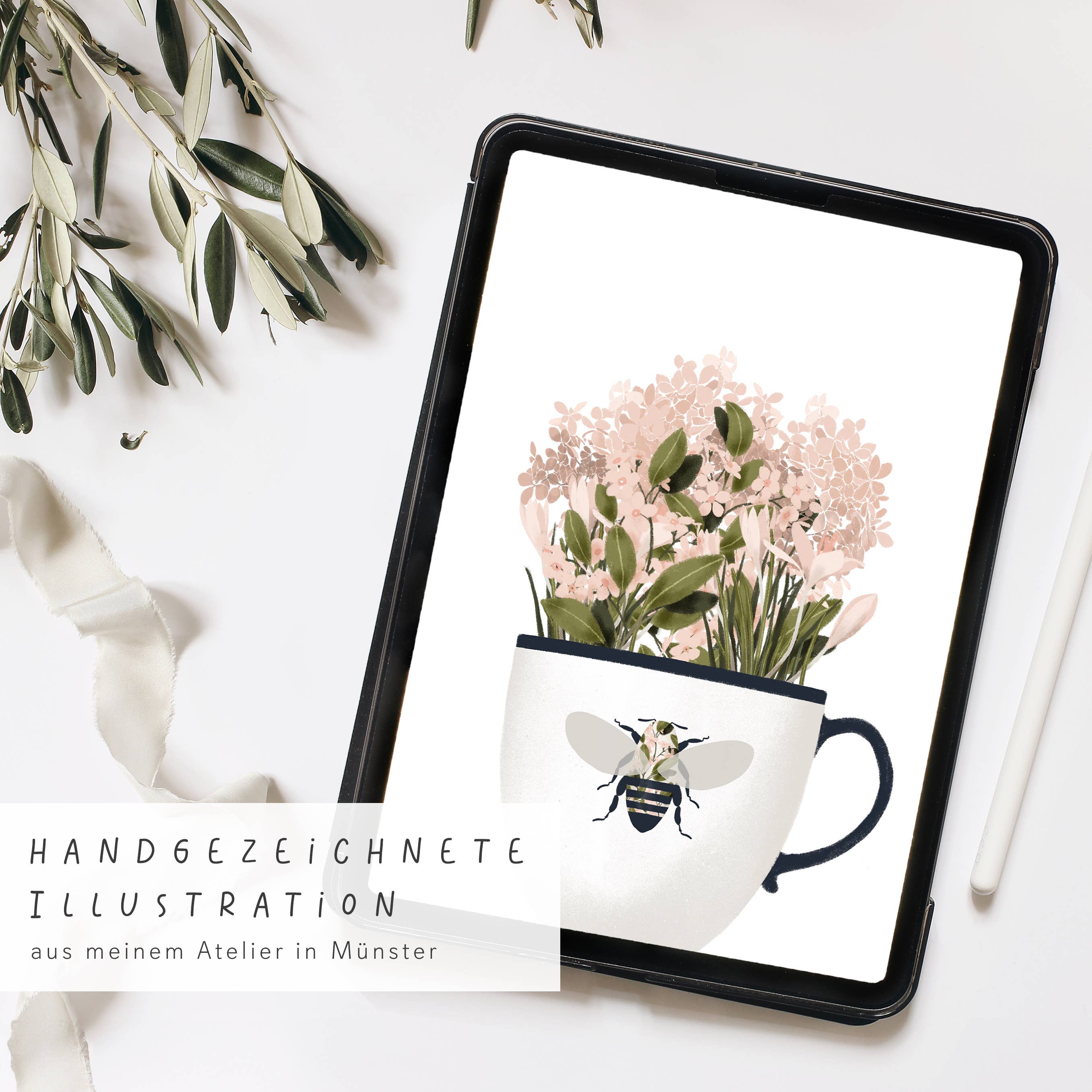 Carte tasse avec fleurs roses et abeille
