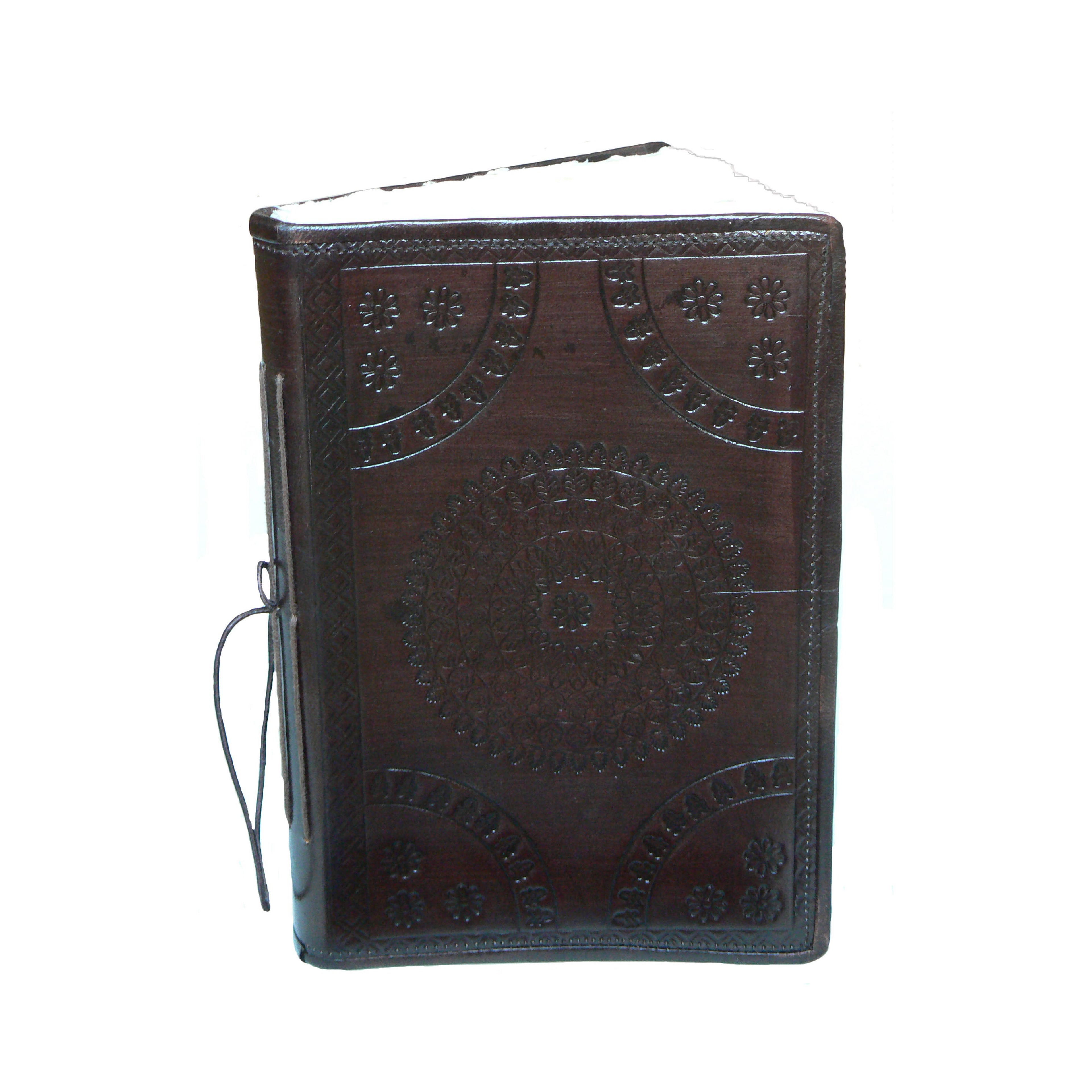 Carnet de voyage en cuir – Papier parchemin artisanal
